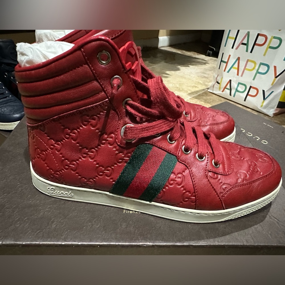 Men’s Gucci hightop sneakers guccissima like new